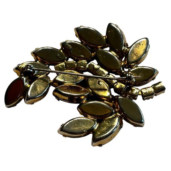 Vintage Red Rhinestone brooch classic mid century jewelry mod leaf motif pin - Picture 4 of 7